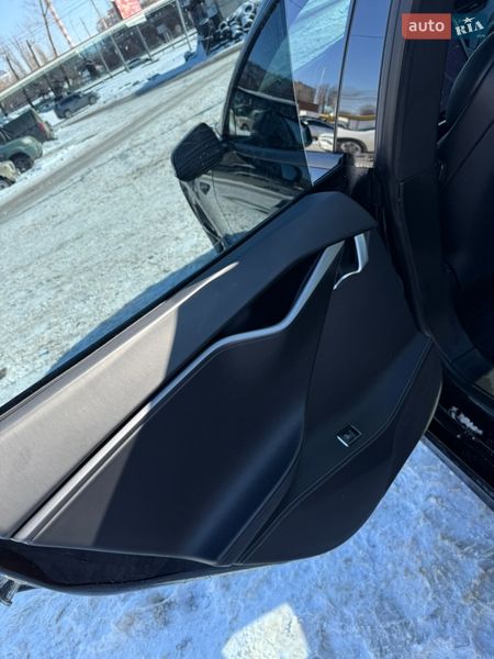 Лифтбек Tesla Model S 2018 в Киеве фото 18 Лифтбек Tesla Model S 2018 в Киеве