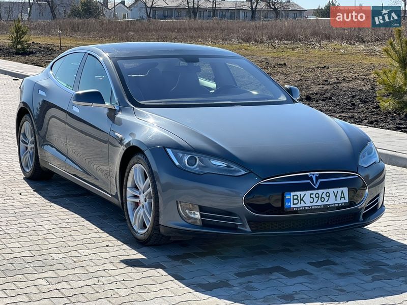 Лифтбек Tesla Model S 2013 в Ровно фото Лифтбек Tesla Model S 2013 в Ровно