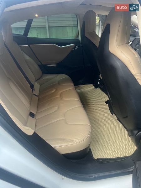 Лифтбек Tesla Model S 2015 в Запорожье