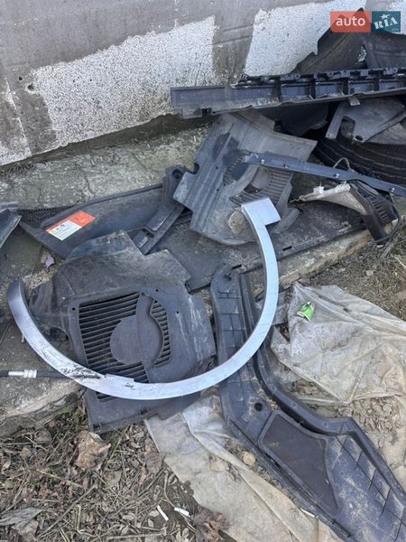 Лифтбек Tesla Model S 2015 в Черновцах