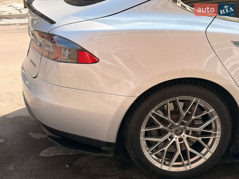 Ліфтбек Tesla Model S 2014 в Києві