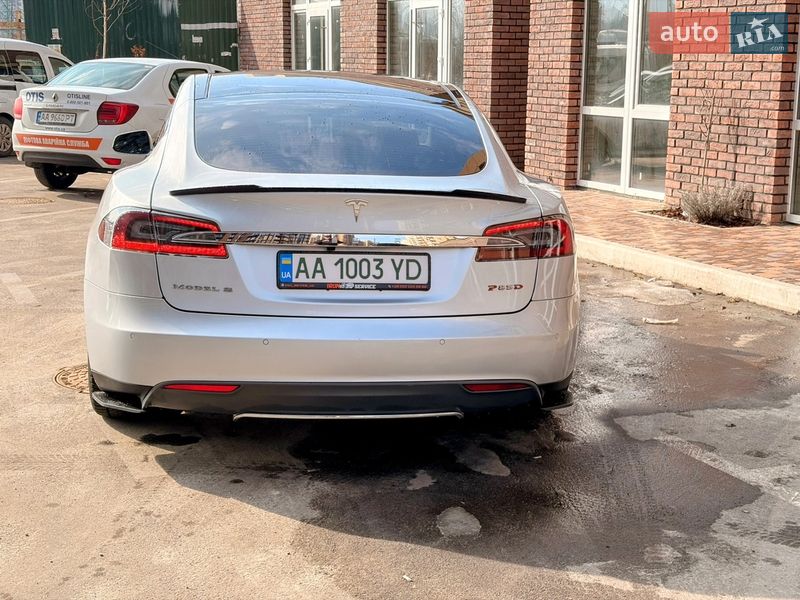 Ліфтбек Tesla Model S 2014 в Києві