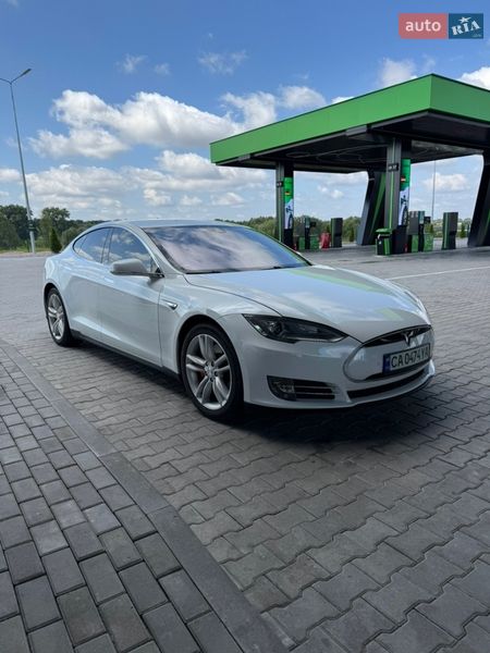 Лифтбек Tesla Model S 2015 в Бершади