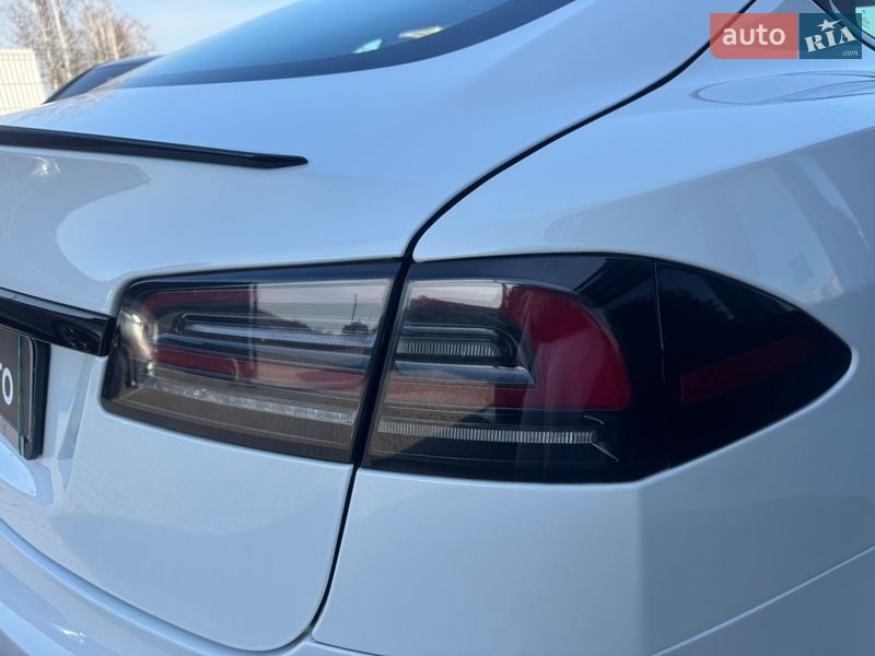 Ліфтбек Tesla Model S 2023 в Івано-Франківську