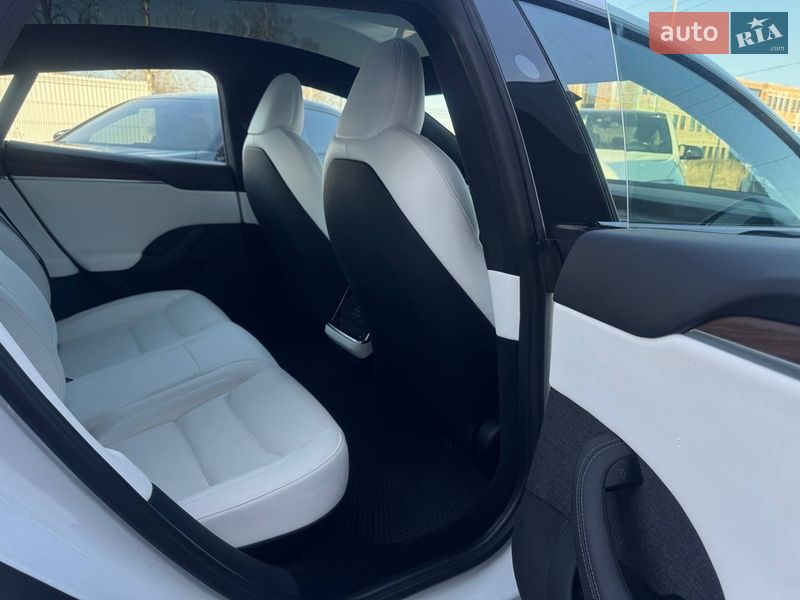 Ліфтбек Tesla Model S 2023 в Івано-Франківську