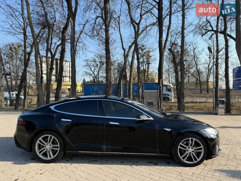 Лифтбек Tesla Model S 2013 в Львове