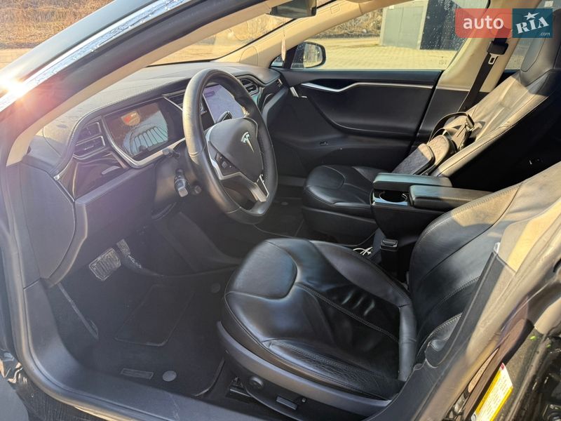 Лифтбек Tesla Model S 2013 в Львове