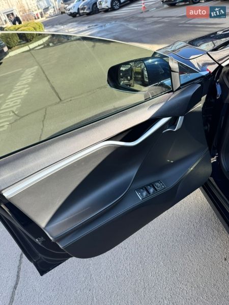 Ліфтбек Tesla Model S 2015 в Києві