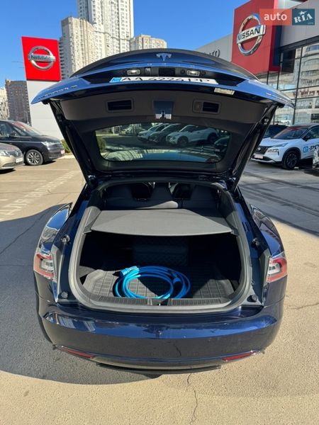 Ліфтбек Tesla Model S 2015 в Києві