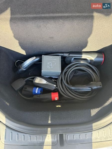 Ліфтбек Tesla Model S 2015 в Києві