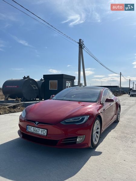 Лифтбек Tesla Model S 2016 в Львове