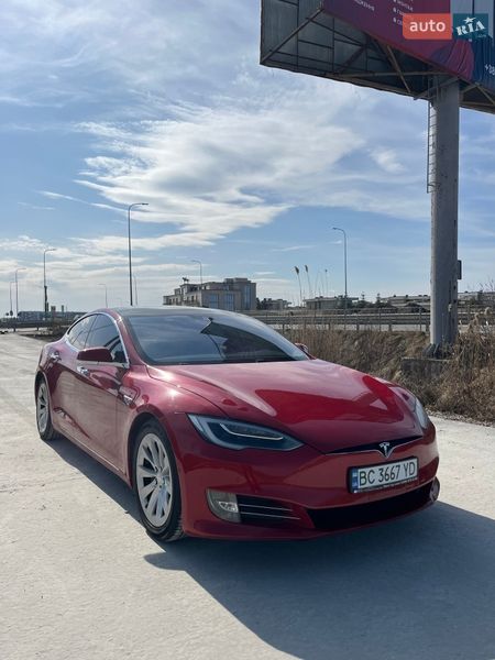 Лифтбек Tesla Model S 2016 в Львове