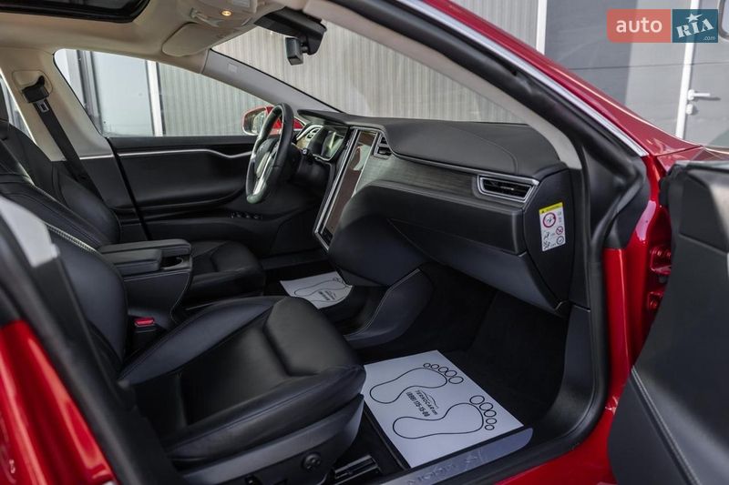 Лифтбек Tesla Model S 2015 в Тернополе