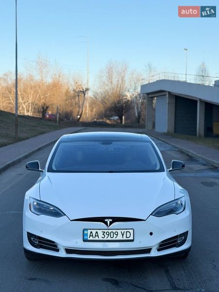 Лифтбек Tesla Model S 2014 в Киеве