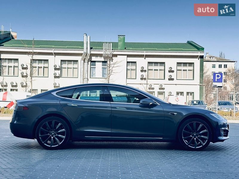 Лифтбек Tesla Model S 2020 в Одессе