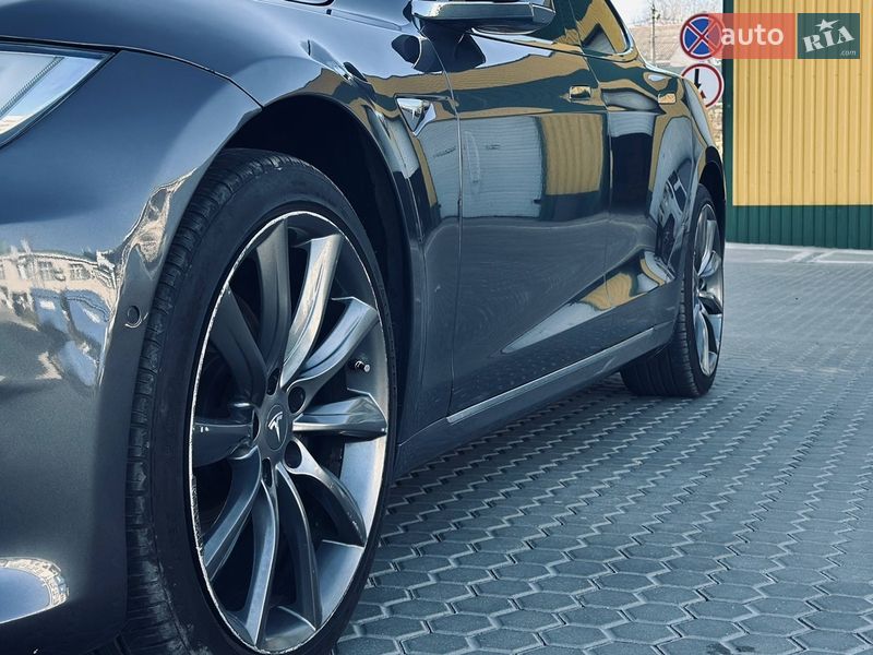 Лифтбек Tesla Model S 2020 в Одессе