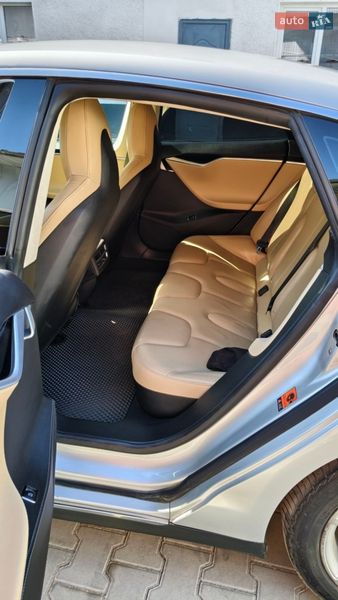 Лифтбек Tesla Model S 2014 в Глыбокой