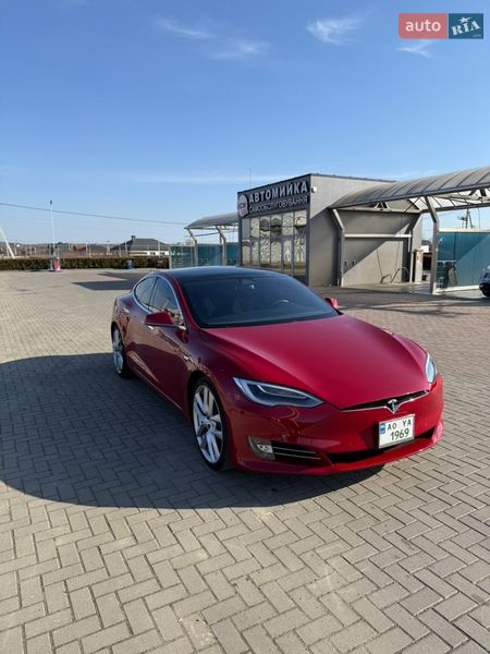 Tesla Model S 2020