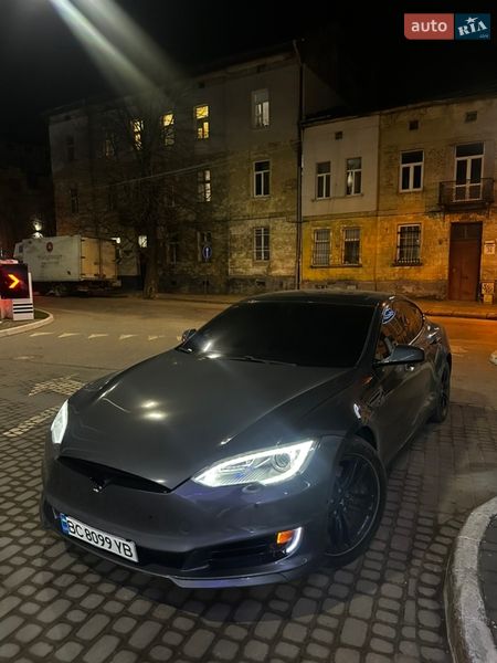 Лифтбек Tesla Model S 2013 в Львове