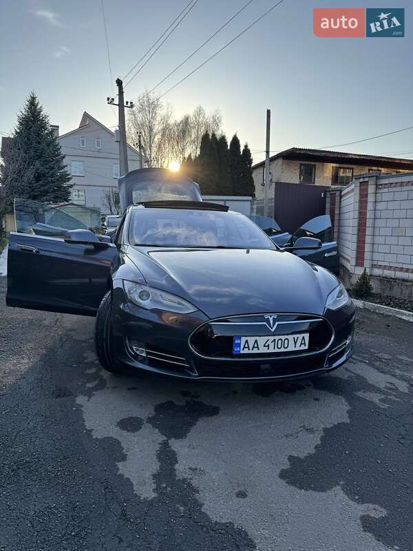 Лифтбек Tesla Model S 2014 в Софиевской Борщаговке фото 2 Лифтбек Tesla Model S 2014 в Софиевской Борщаговке