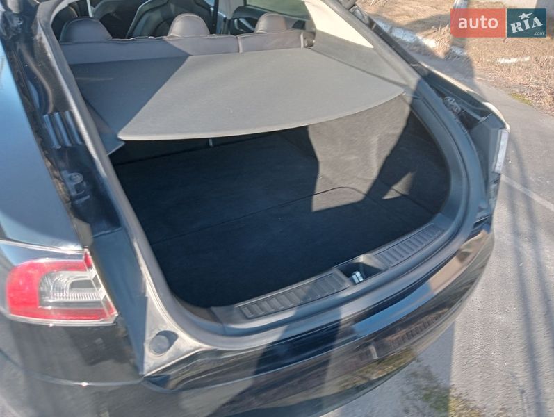 Ліфтбек Tesla Model S 2014 в Шепетівці