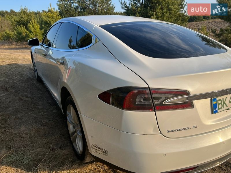 Лифтбек Tesla Model S 2015 в Луцке фото 4 Лифтбек Tesla Model S 2015 в Луцке