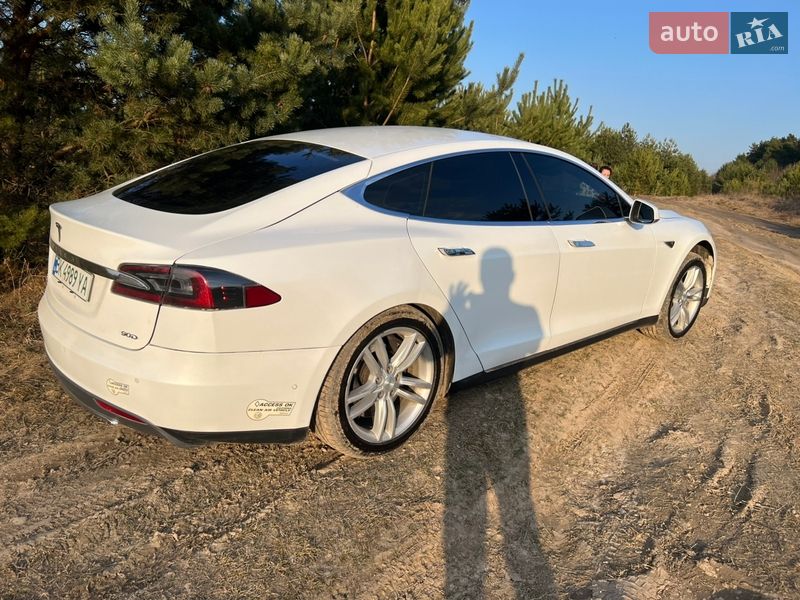 Лифтбек Tesla Model S 2015 в Луцке фото 6 Лифтбек Tesla Model S 2015 в Луцке