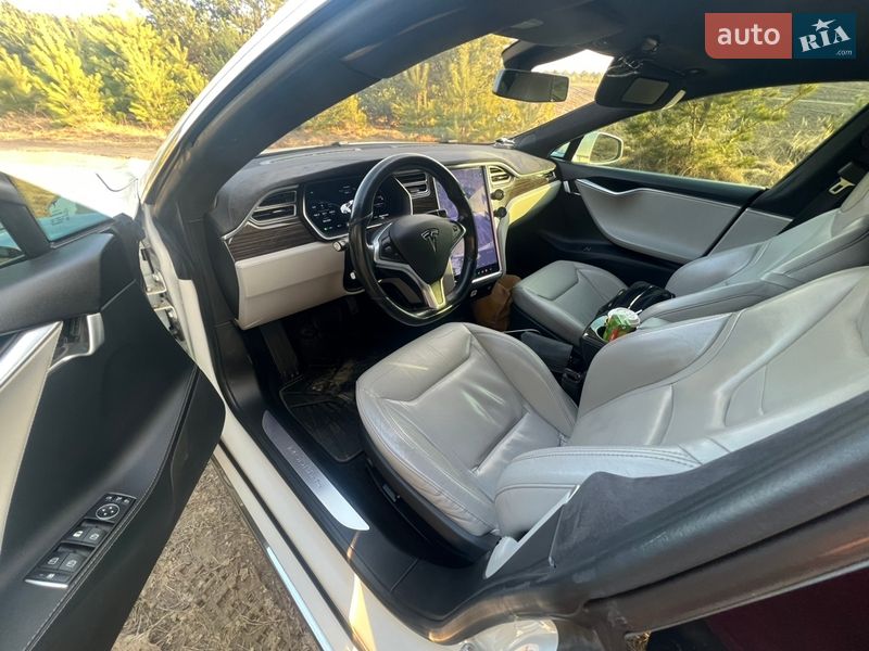 Лифтбек Tesla Model S 2015 в Луцке фото 8 Лифтбек Tesla Model S 2015 в Луцке