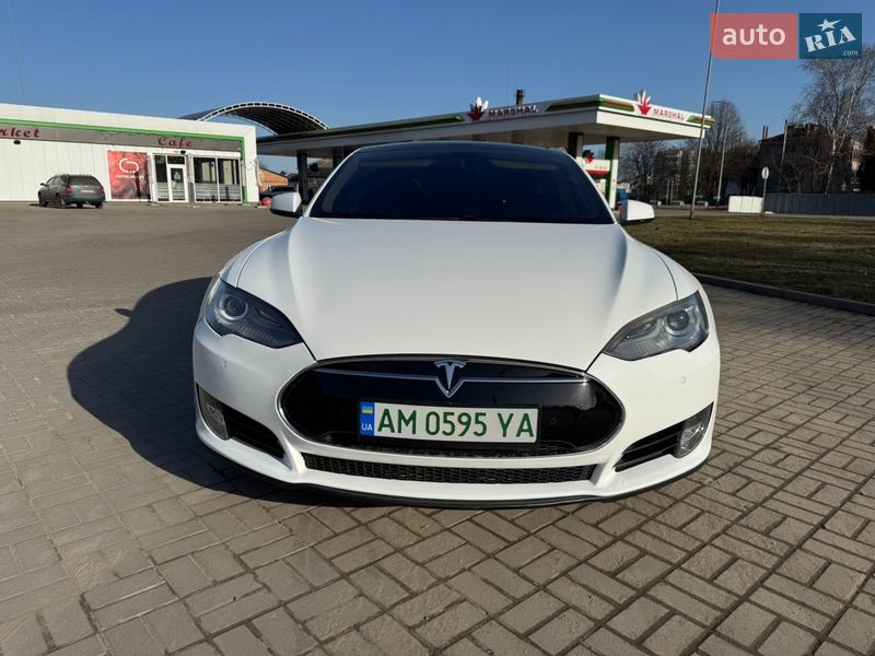 Лифтбек Tesla Model S 2014 в Житомире