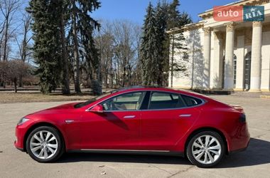 Лифтбек Tesla Model S 2015 в Киеве