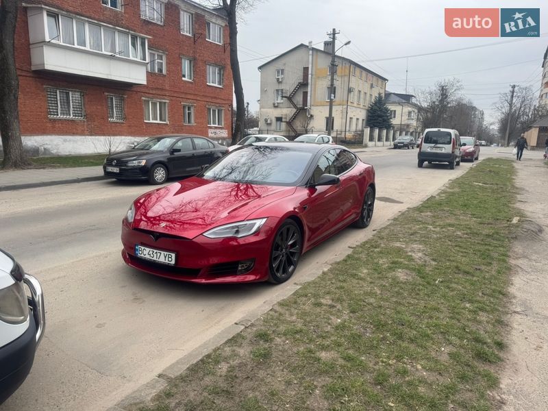 Лифтбек Tesla Model S 2019 в Львове