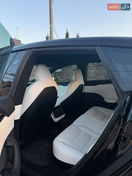 Лифтбек Tesla Model S 2022 в Тернополе