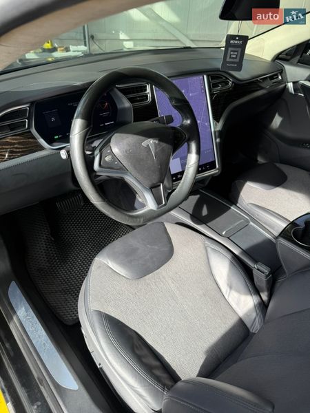 Ліфтбек Tesla Model S 2016 в Чернівцях