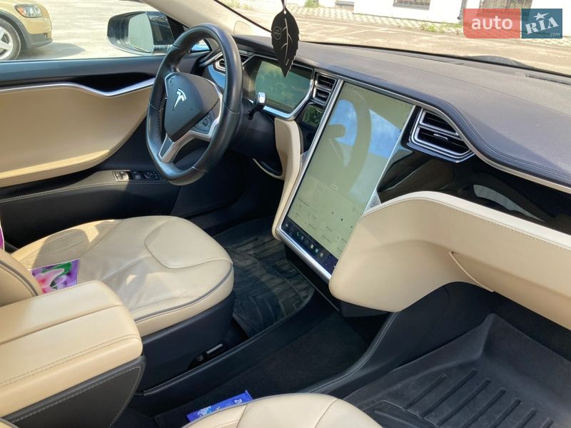 Лифтбек Tesla Model S 2014 в Киеве