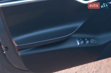 Лифтбек Tesla Model S 2014 в Умани