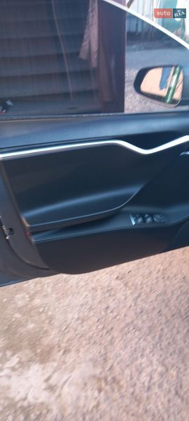 Лифтбек Tesla Model S 2014 в Умани