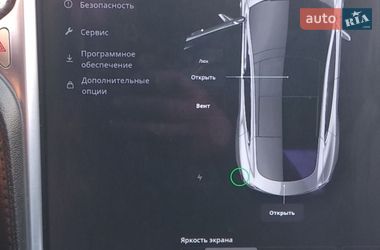 Лифтбек Tesla Model S 2014 в Умани