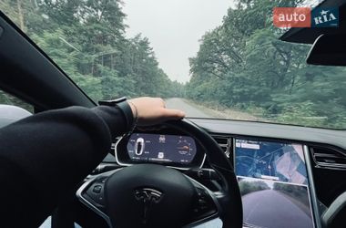 Лифтбек Tesla Model S 2017 в Сокале