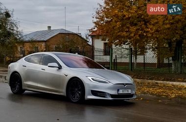Лифтбек Tesla Model S 2017 в Сокале