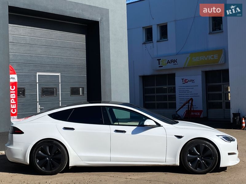 Лифтбек Tesla Model S 2022 в Киеве