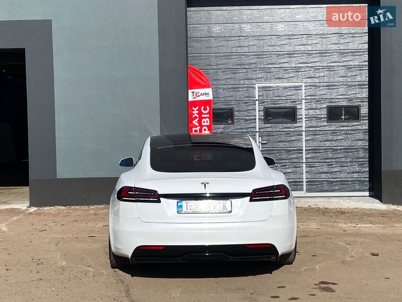 Лифтбек Tesla Model S 2022 в Киеве