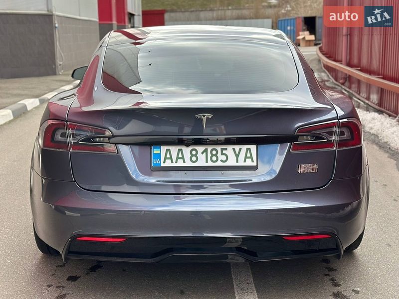 Лифтбек Tesla Model S 2022 в Киеве