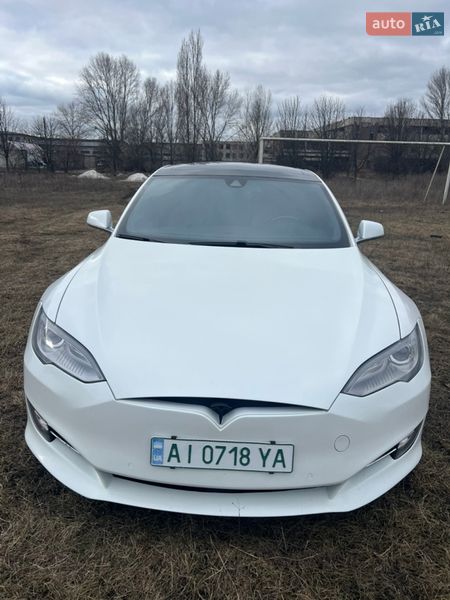 Лифтбек Tesla Model S 2015 в Черкассах