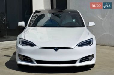 Ліфтбек Tesla Model S 2019 в Львові