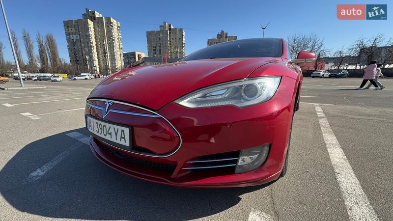 Ліфтбек Tesla Model S 2015 в Києві