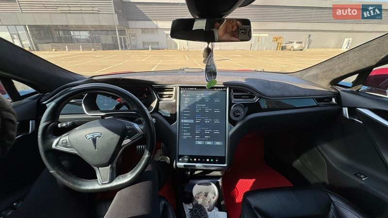 Ліфтбек Tesla Model S 2015 в Києві