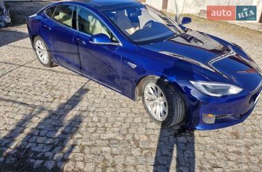 Лифтбек Tesla Model S 2016 в Киеве