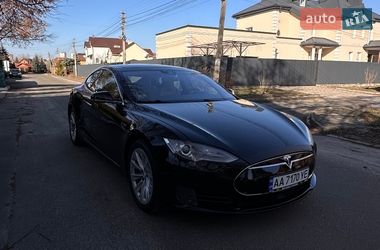 Лифтбек Tesla Model S 2015 в Киеве