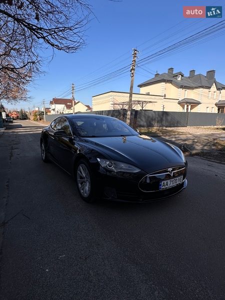 Лифтбек Tesla Model S 2015 в Киеве фото 26 Лифтбек Tesla Model S 2015 в Киеве