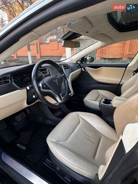 Лифтбек Tesla Model S 2015 в Киеве фото 34 Лифтбек Tesla Model S 2015 в Киеве